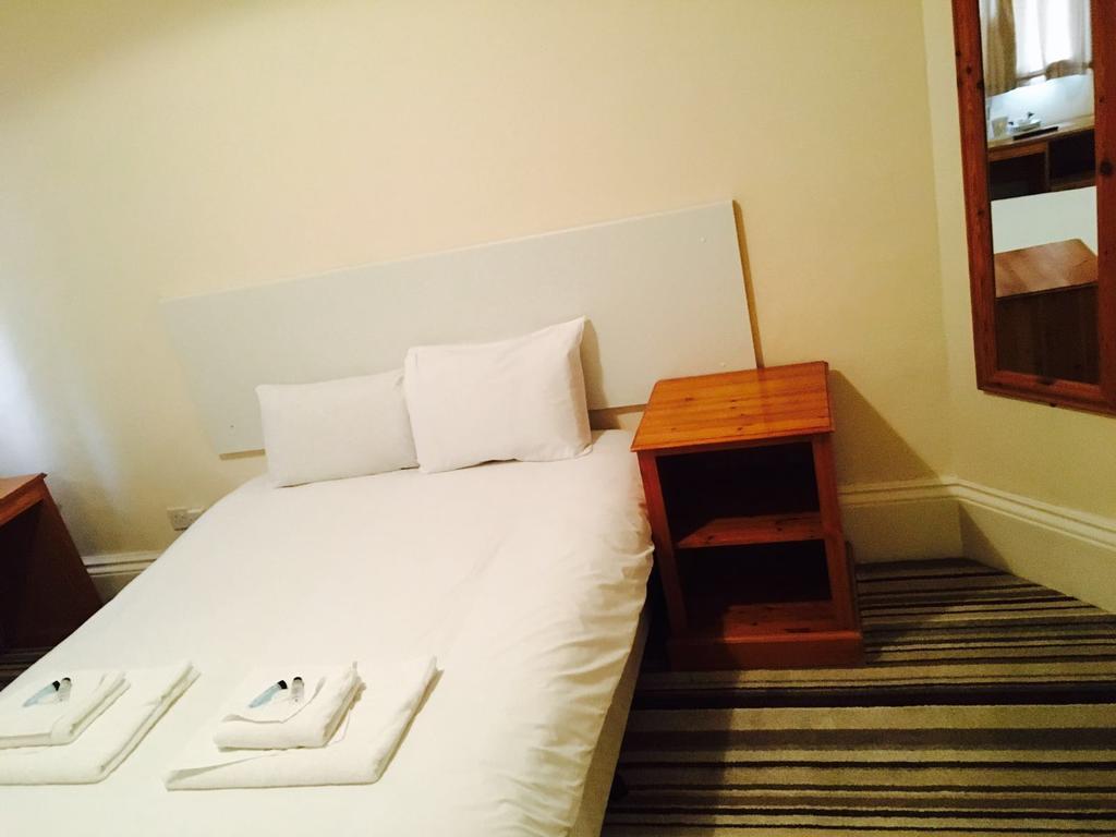 The Tudor House 3*